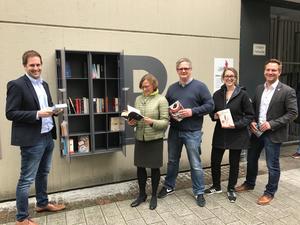 Bücherschrank Plockstraße Einweihung