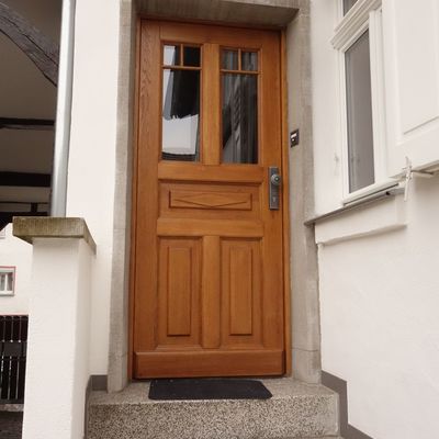 Kirchstraße 6 - neue Haustüre aus Holz