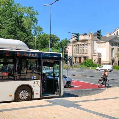 Bus am Berliner Platz
