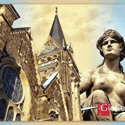 Postkarte mit Johanneskirche und Muse Melpomene (Figur über dem Stadttheater-Portal)